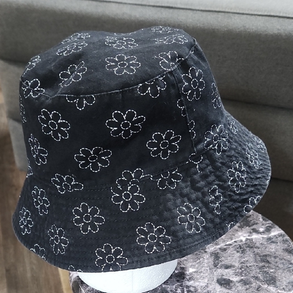 Cool, Black Bucket Hat with White Daisy Stitching. Ready For Summer. - Picture 4 of 6
